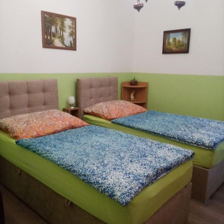 M&D Apartman Eger Exteriör bild